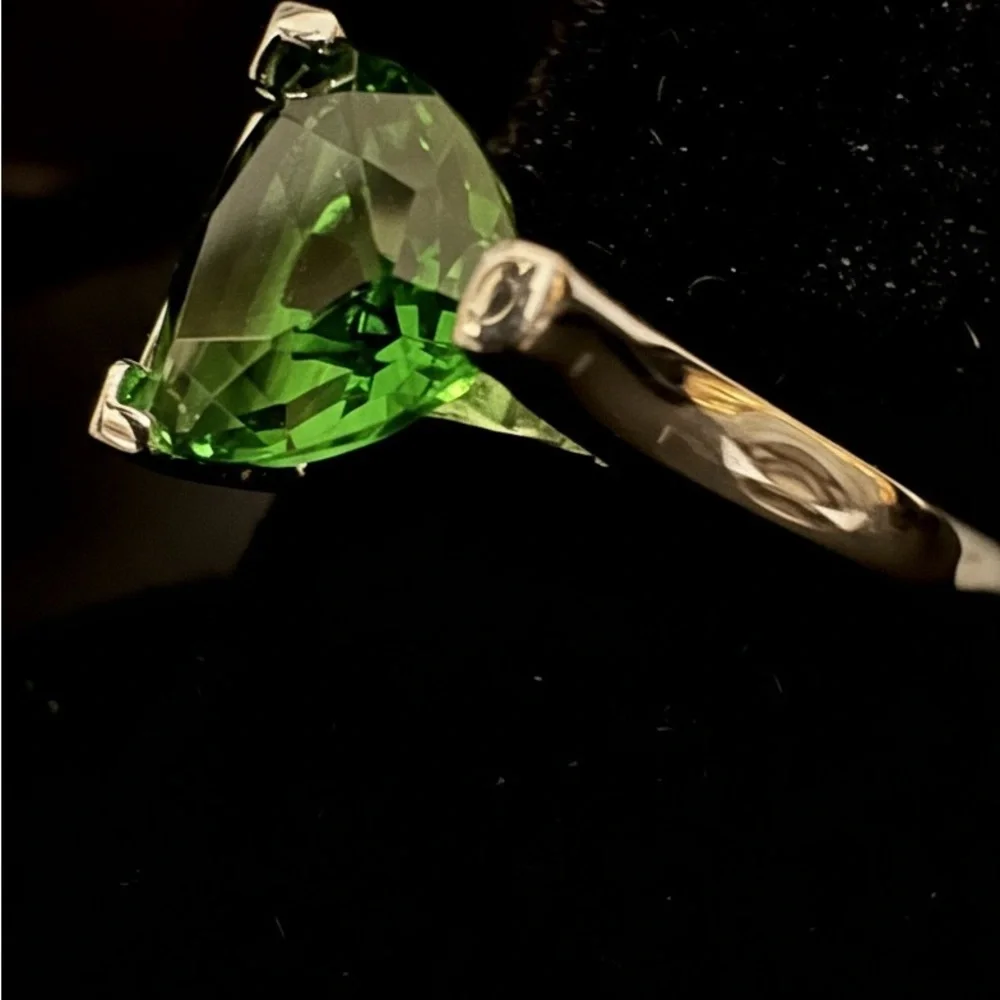 Elegant Green‎ helenite Gemstone Ring set in Sterling silver